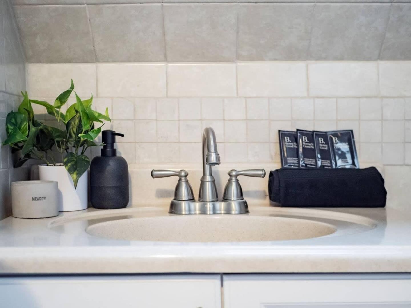 Fun Upscale Oasis W Hot Tub Near Osu & Short North Villa Columbus Eksteriør bilde