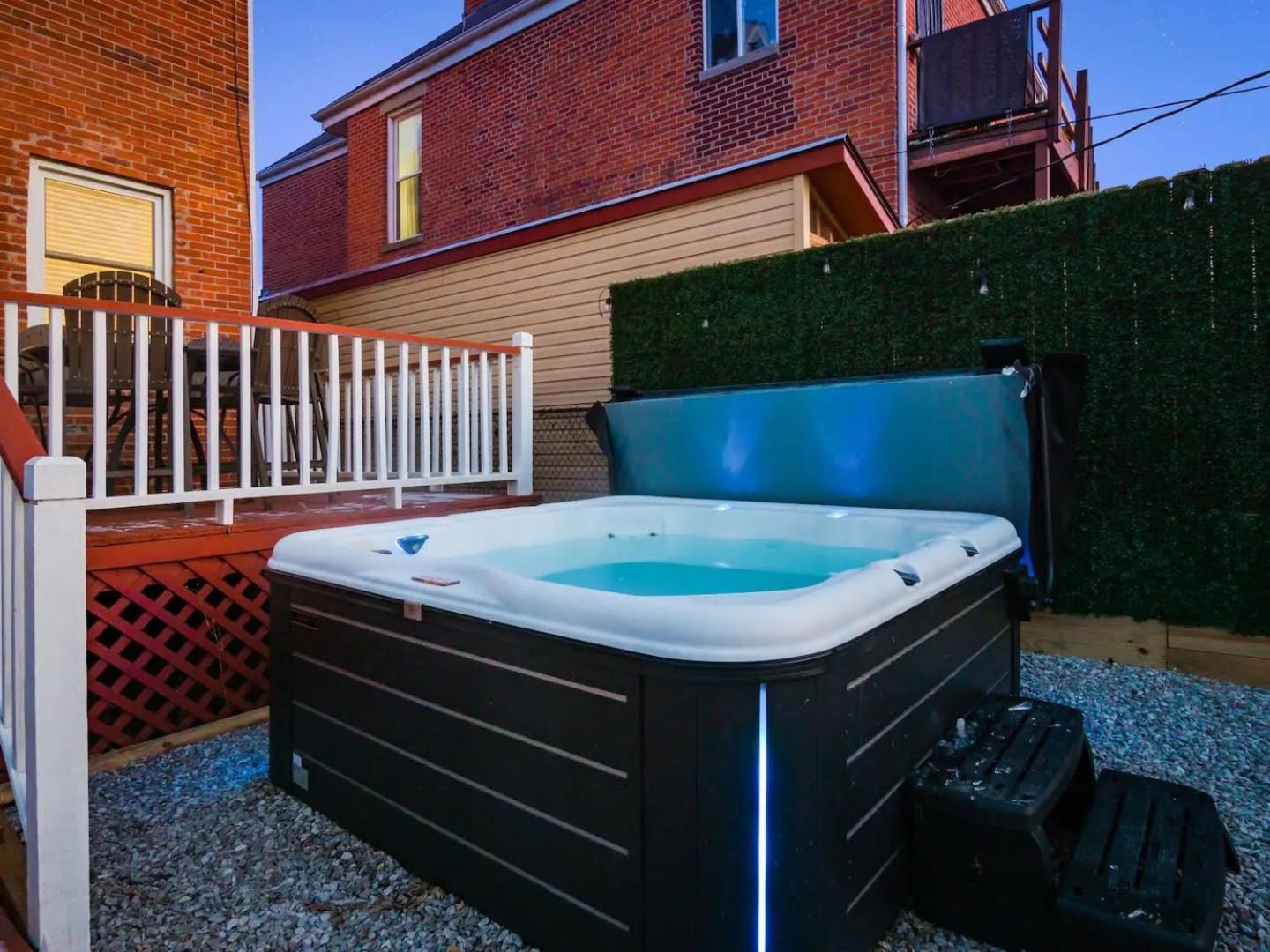 Fun Upscale Oasis W Hot Tub Near Osu & Short North Villa Columbus Eksteriør bilde