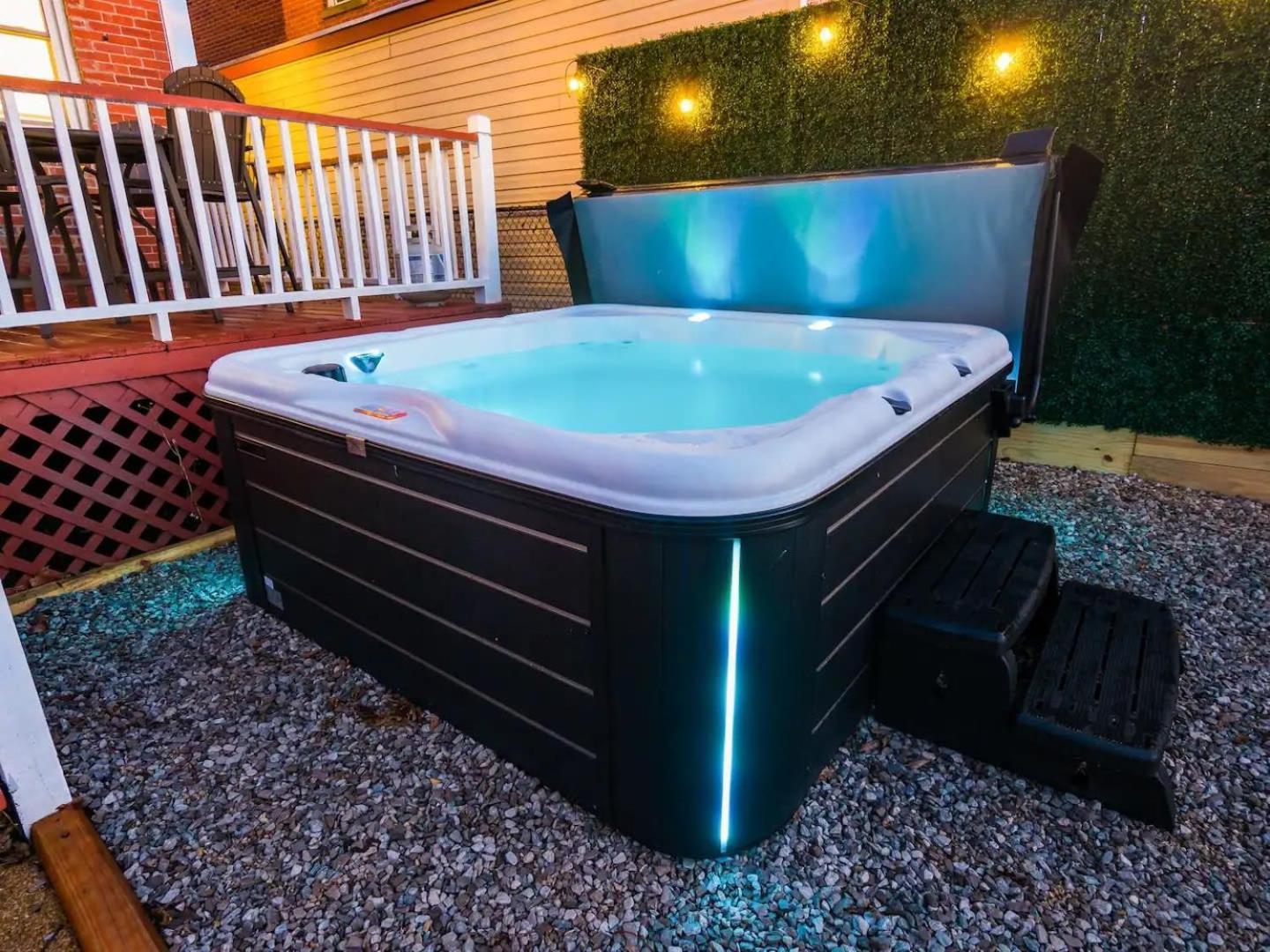 Fun Upscale Oasis W Hot Tub Near Osu & Short North Villa Columbus Eksteriør bilde